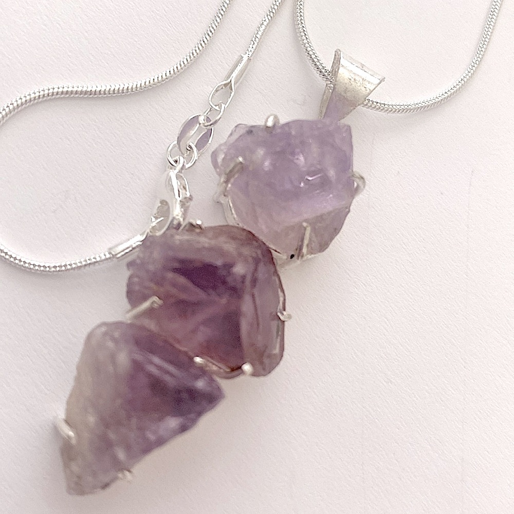 2 inch, natural rough, Amethyst, pendant on silver chain. - Picture 2 of 6